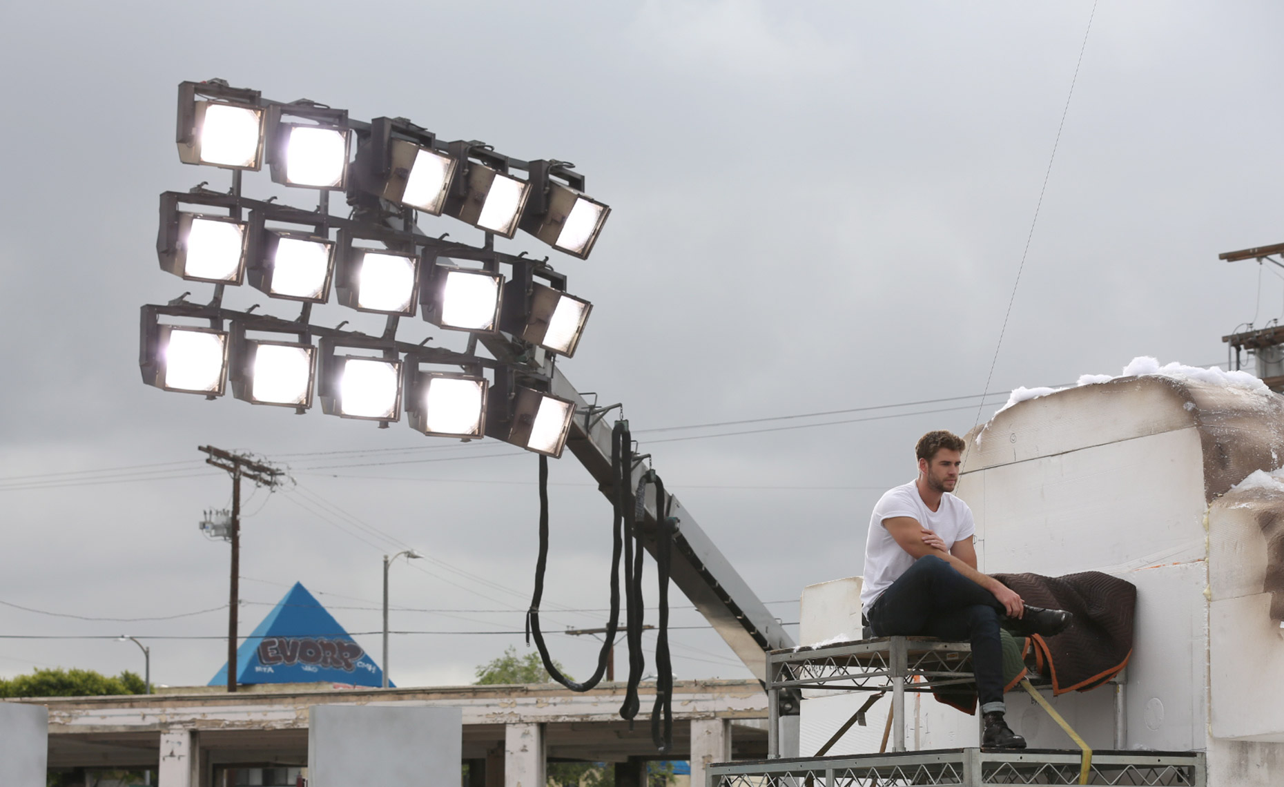 LIAM HEMSWORTH- DIESEL- ONLY THE BRAVE-4