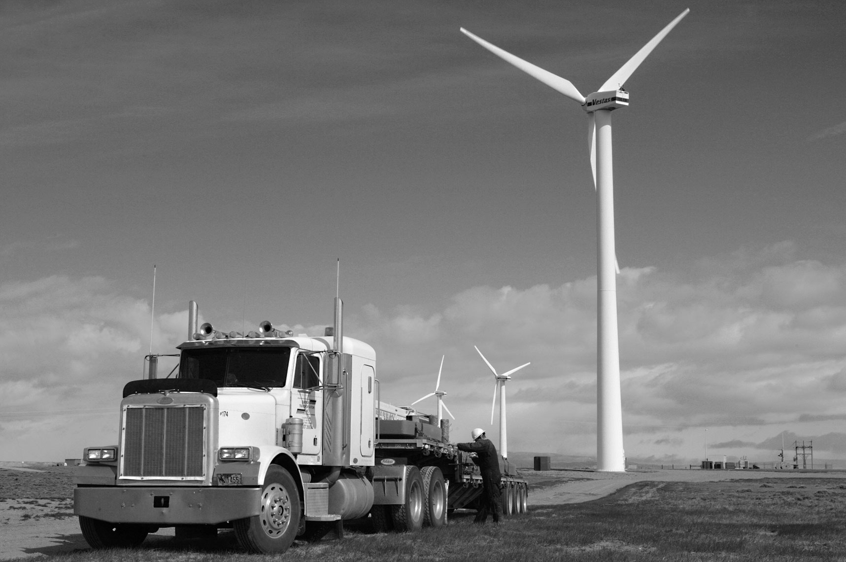Peterbilt truck delivers new components to the field